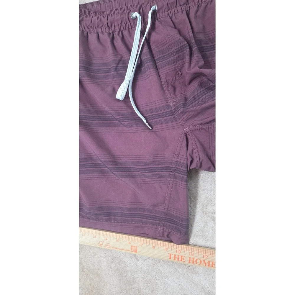 Vuori Kore Shorts Men's Medium Red Athletic Running Training Lined V302 EUC